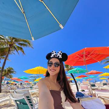 Familia disfrutando un crucero Disney planeado por Dani Godinez
